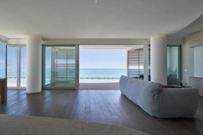 Luxury Seafront with Private Parking